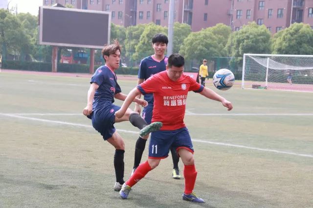 9月17日：随着西班牙人1-2，瓦伦1-0，皇马3-2绝杀埃尔切，西甲积分榜出炉}